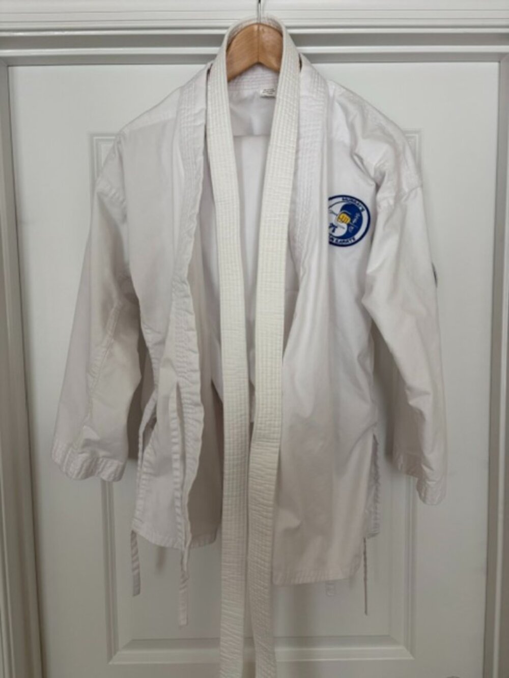 White karate, Jiu Jitsu, Taekwondo unisex suite with white belt size 3